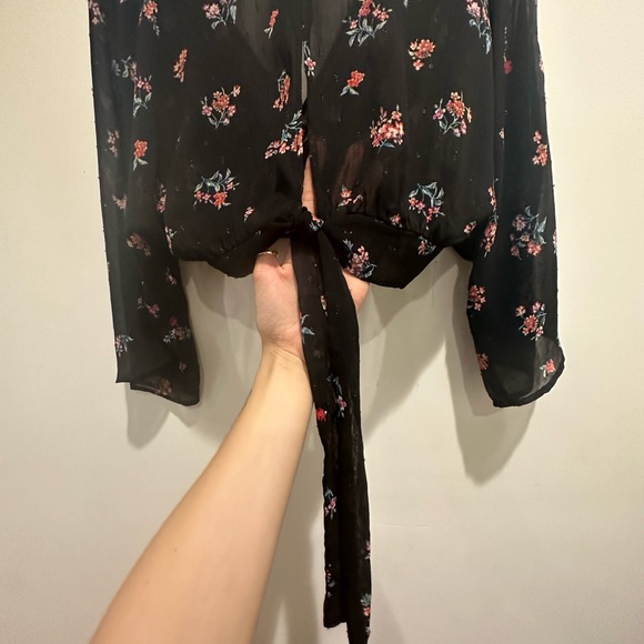 Sheer floral cropped top - Picture 4 of 4